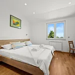 Charming Monte Uliveto With Private Pool In Villa Pula