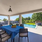 Charming Monte Uliveto With Private Pool In Pula