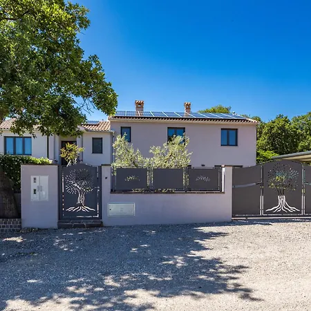 Charming Monte Uliveto With Private Pool In Villa Pula