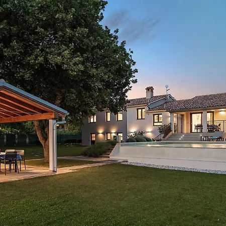 Charming Monte Uliveto With Private Pool In Villa Pula