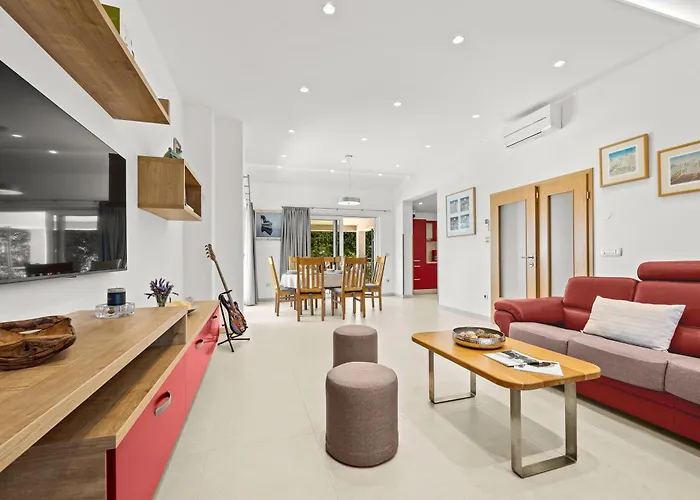 빌라 Charming Monte Uliveto With Private Pool In 풀라