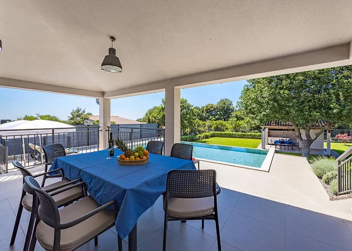 Charming Monte Uliveto With Private Pool In 풀라