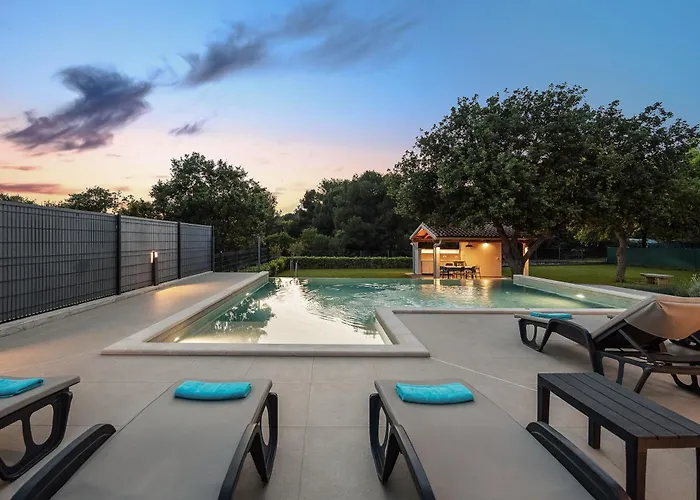 빌라 Charming Monte Uliveto With Private Pool In 풀라