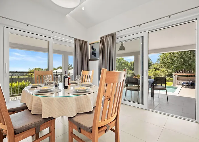 빌라 Charming Monte Uliveto With Private Pool In *