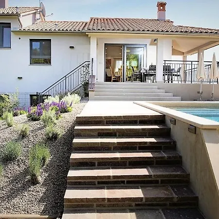 Charming Monte Uliveto With Private Pool In Pula