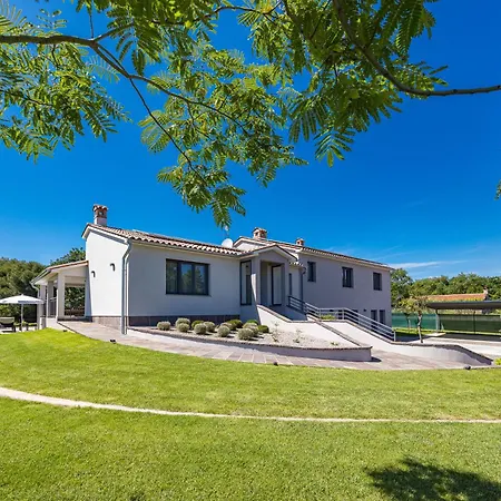 וילה Charming Monte Uliveto With Private Pool In פולה