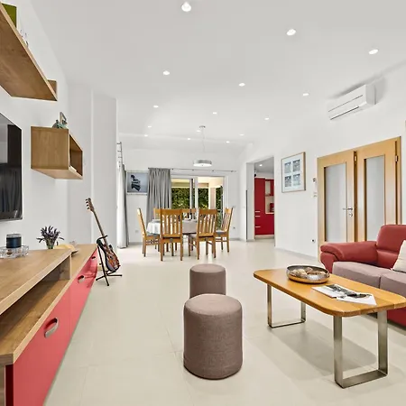 וילה Charming Monte Uliveto With Private Pool In פולה