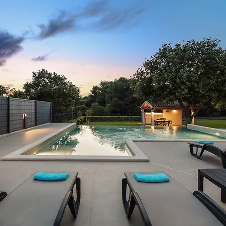 וילה Charming Monte Uliveto With Private Pool In פולה