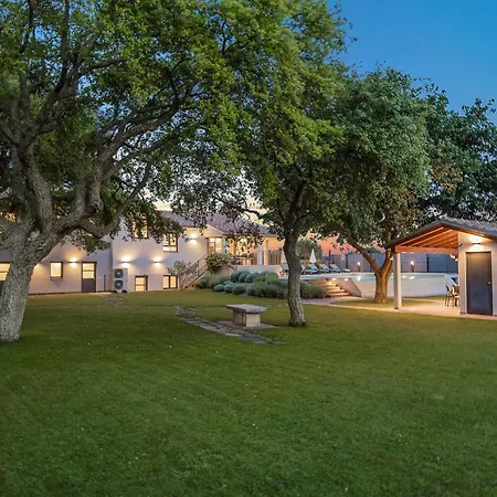 Charming Monte Uliveto With Private Pool In * פולה