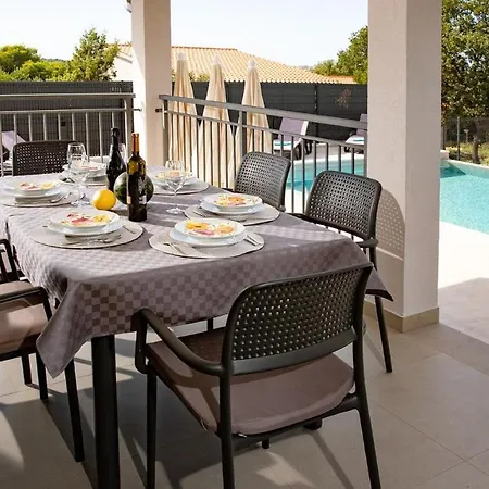 Charming Monte Uliveto With Private Pool In Pula