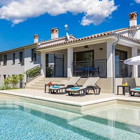 Charming Monte Uliveto With Private Pool In Vila Pula