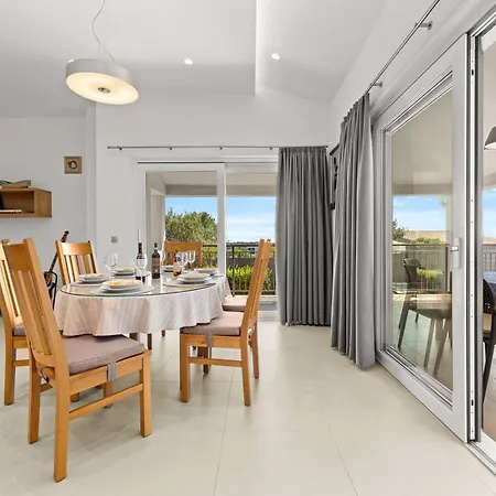 Vila Charming Monte Uliveto With Private Pool In Pula